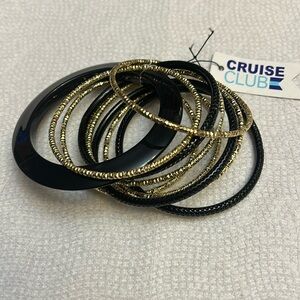 Cruise club bracelet set. Not used